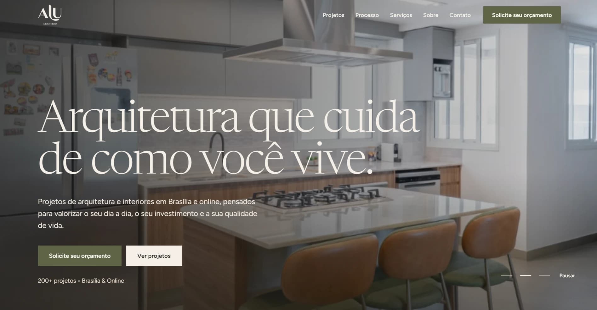 Design UI Arquitetura: Proposta de site para escritório de arquitetura e interiores, com portfólio e pedido de orçamento em destaque.
